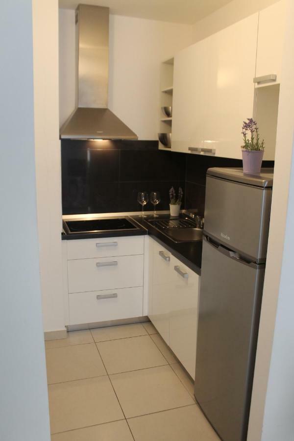 Apartman M&M Stara Novalja Bagian luar foto
